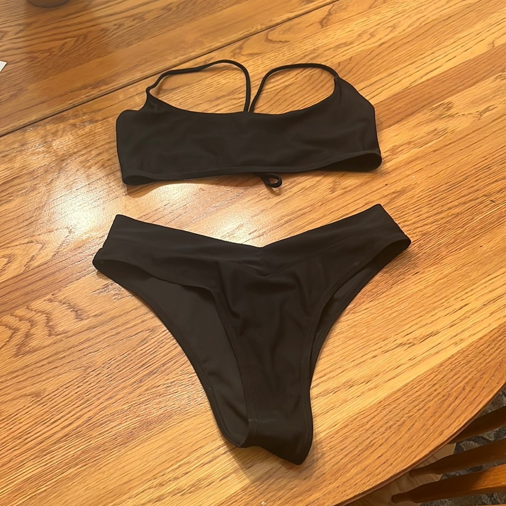 True Tone Swimwear Snake Top (M) & V Bottom (M)